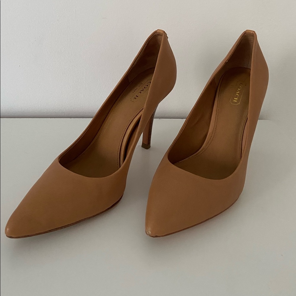Coach Pumps